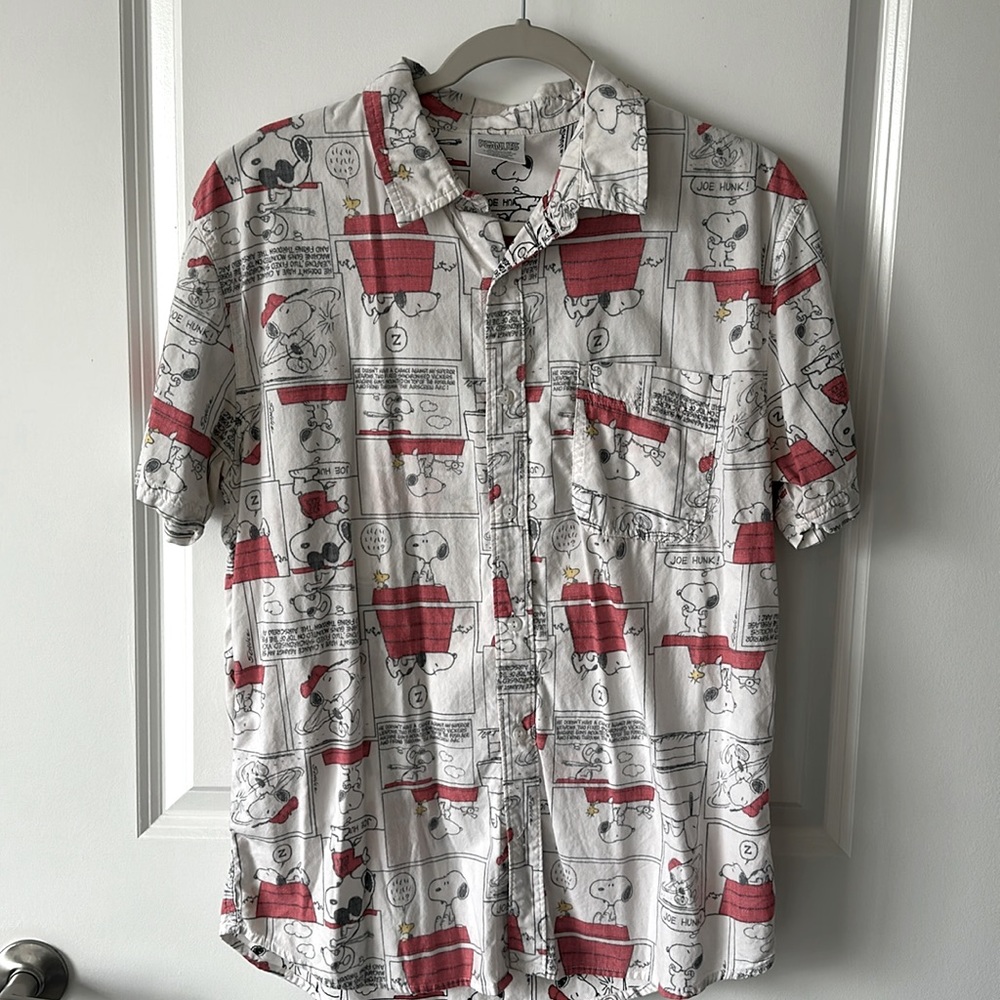 Shirt is like that on purpose, look inside. Peanuts t-shirt for men, a classic